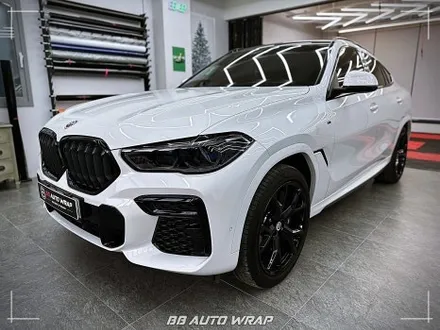 사고로 인해 손상된 BMW X6 크롬랩핑 보험처리로 수리부터 랩핑 시공까지 한 번에 해결하기! 창원랩핑 / 부산 강서구 명지동