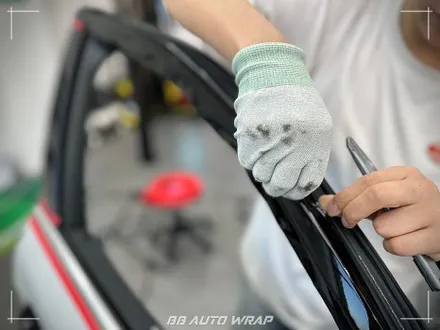 부산 PPF 전문점에서 BMW 5시리즈 클리프 디자인 스모그 라이트 PPF + 블랙 PPF로 루프스킨 및 창틀 크롬 딜리트 시공하기 / 부산 강서구