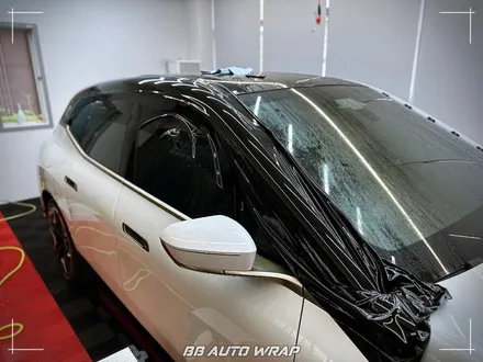 [공지] BMW 전기차 iX 상단 블랙 PPF와 실내 랩핑으로 최첨단 모습으로 만들기! / 부산 강서구 명지동