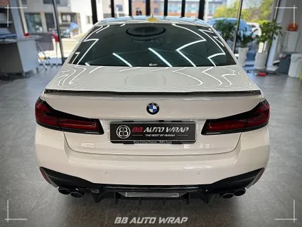 부산 PPF 전문점에서 BMW 5시리즈 클리프 디자인 스모그 라이트 PPF + 블랙 PPF로 루프스킨 및 창틀 크롬 딜리트 시공하기 / 부산 강서구