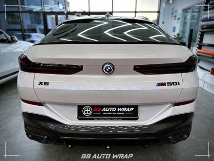 사고로 인해 손상된 BMW X6 크롬랩핑 보험처리로 수리부터 랩핑 시공까지 한 번에 해결하기! 창원랩핑 / 부산 강서구 명지동