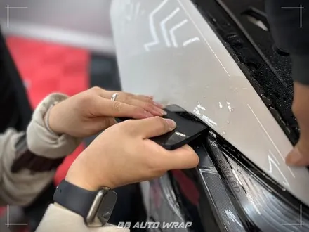 부산 PPF 전문점에서 BMW 5시리즈 클리프 디자인 스모그 라이트 PPF + 블랙 PPF로 루프스킨 및 창틀 크롬 딜리트 시공하기 / 부산 강서구