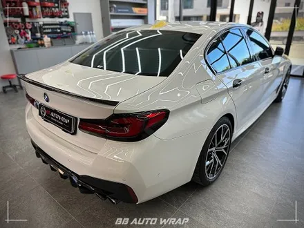 부산 PPF 전문점에서 BMW 5시리즈 클리프 디자인 스모그 라이트 PPF + 블랙 PPF로 루프스킨 및 창틀 크롬 딜리트 시공하기 / 부산 강서구