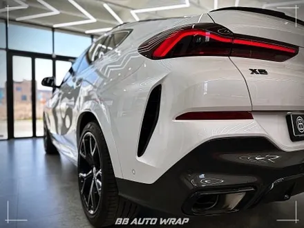 사고로 인해 손상된 BMW X6 크롬랩핑 보험처리로 수리부터 랩핑 시공까지 한 번에 해결하기! 창원랩핑 / 부산 강서구 명지동