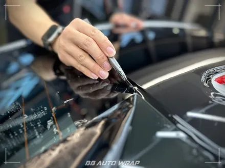 부산 PPF 전문점에서 BMW 5시리즈 클리프 디자인 스모그 라이트 PPF + 블랙 PPF로 루프스킨 및 창틀 크롬 딜리트 시공하기 / 부산 강서구