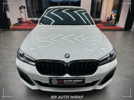 부산 PPF 전문점에서 BMW 5시리즈 클리프 디자인 스모그 라이트 PPF + 블랙 PPF로 루프스킨 및 창틀 크롬 딜리트 시공하기 / 부산 강서구