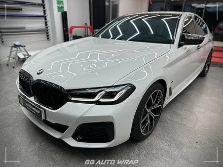 부산 PPF 전문점에서 BMW 5시리즈 클리프 디자인 스모그 라이트 PPF + 블랙 PPF로 루프스킨 및 창틀 크롬 딜리트 시공하기 / 부산 강서구