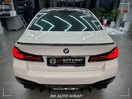 부산 PPF 전문점에서 BMW 5시리즈 클리프 디자인 스모그 라이트 PPF + 블랙 PPF로 루프스킨 및 창틀 크롬 딜리트 시공하기 / 부산 강서구
