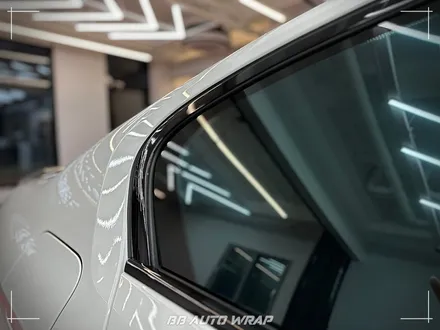 부산 PPF 전문점에서 BMW 5시리즈 클리프 디자인 스모그 라이트 PPF + 블랙 PPF로 루프스킨 및 창틀 크롬 딜리트 시공하기 / 부산 강서구