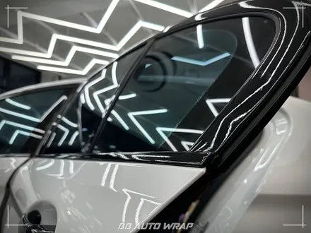 부산 PPF 전문점에서 BMW 5시리즈 클리프 디자인 스모그 라이트 PPF + 블랙 PPF로 루프스킨 및 창틀 크롬 딜리트 시공하기 / 부산 강서구