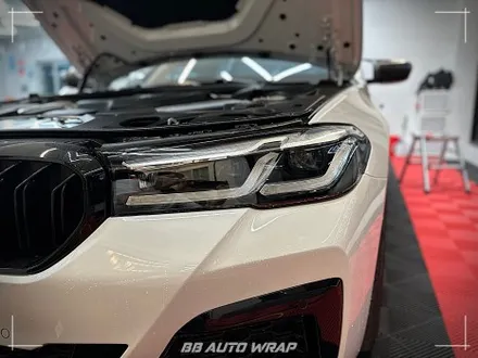 부산 PPF 전문점에서 BMW 5시리즈 클리프 디자인 스모그 라이트 PPF + 블랙 PPF로 루프스킨 및 창틀 크롬 딜리트 시공하기 / 부산 강서구