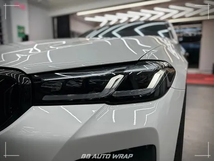 부산 PPF 전문점에서 BMW 5시리즈 클리프 디자인 스모그 라이트 PPF + 블랙 PPF로 루프스킨 및 창틀 크롬 딜리트 시공하기 / 부산 강서구