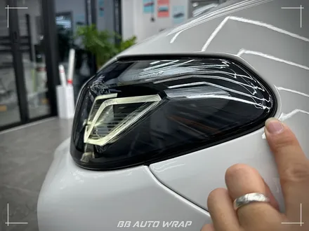 부산 PPF 전문점에서 BMW 5시리즈 클리프 디자인 스모그 라이트 PPF + 블랙 PPF로 루프스킨 및 창틀 크롬 딜리트 시공하기 / 부산 강서구