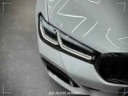부산 PPF 전문점에서 BMW 5시리즈 클리프 디자인 스모그 라이트 PPF + 블랙 PPF로 루프스킨 및 창틀 크롬 딜리트 시공하기 / 부산 강서구