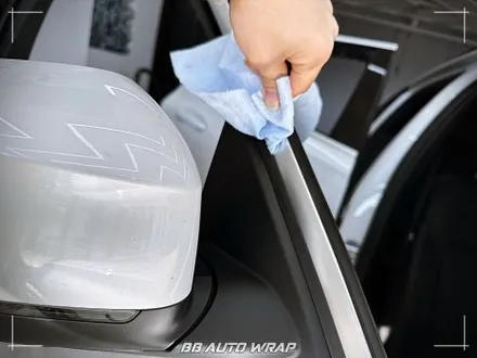 사고로 인해 손상된 BMW X6 크롬랩핑 보험처리로 수리부터 랩핑 시공까지 한 번에 해결하기! 창원랩핑 / 부산 강서구 명지동