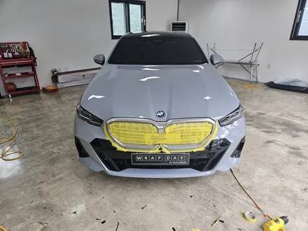 곤지암 랩핑 랩데이 - BMW i5   아이코닉 글로우 그릴 크롬죽이기 / 이천시 마장면 장암리