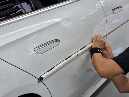메르세데스 벤츠 E클래스 W214 E200 네오가드 (가디언 도어가드) 시공 분당랩핑샵 랩플립 / 성남시 중원구 여수동