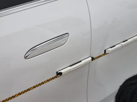 메르세데스 벤츠 E클래스 W214 E200 네오가드 (가디언 도어가드) 시공 분당랩핑샵 랩플립 / 성남시 중원구 여수동