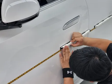 메르세데스 벤츠 E클래스 W214 E200 네오가드 (가디언 도어가드) 시공 분당랩핑샵 랩플립 / 성남시 중원구 여수동