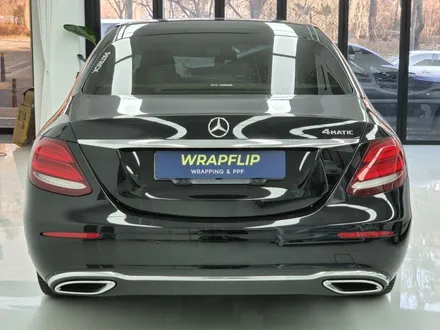 벤츠 W213 E300 윈도우+트렁크+범퍼가니쉬 부분 크롬죽이기 분당 랩핑샵 랩플립 / 성남시 중원구 여수동