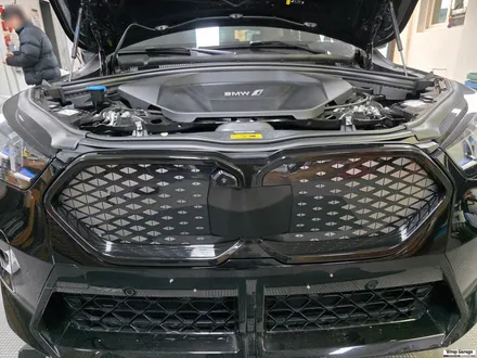 청주 랩핑 BMW IX2 그릴 랩핑 시공 블랙유광 랩핑! / 청주시 청원구