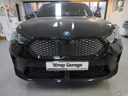 청주 랩핑 BMW IX2 그릴 랩핑 시공 블랙유광 랩핑! / 청주시 청원구