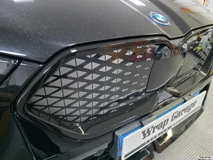 청주 랩핑 BMW IX2 그릴 랩핑 시공 블랙유광 랩핑! / 청주시 청원구