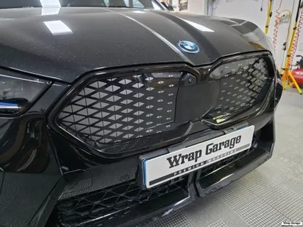 청주 랩핑 BMW IX2 그릴 랩핑 시공 블랙유광 랩핑! / 청주시 청원구