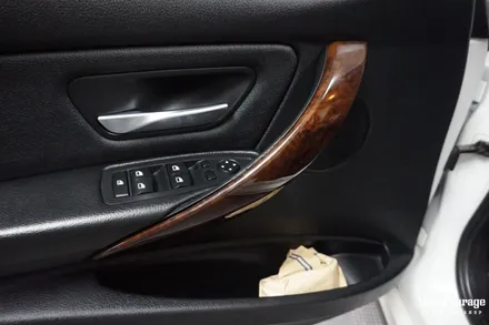 BMW 3시리즈 실내랩핑 SOTT리얼카본으로 우드를 새롭게 바꾸다! / 청주시 청원구