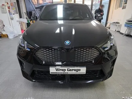 청주 랩핑 BMW IX2 그릴 랩핑 시공 블랙유광 랩핑! / 청주시 청원구