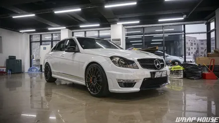 벤츠 C63 AMG 고스트 펄(홀로그램) 전체랩핑+그릴랩핑+커스텀 크롬데칼 시공[김포카스킨전문업체][랩하우스] / 김포시 양촌읍