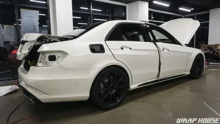 벤츠 E63 AMG 사틴 화이트 알루미늄(사틴실버) 전체랩핑[김포 카스킨 전문업체][랩하우스] / 김포시 양촌읍