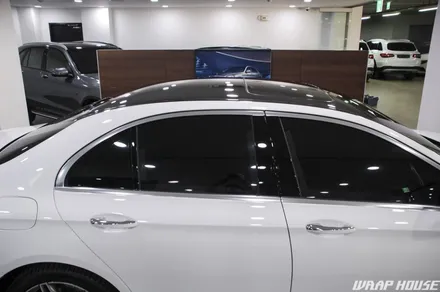 벤츠 E클래스(W213) 에이버리 루프스킨 시공[김포+수입차+랩핑+카스킨][랩하우스] / 김포시 양촌읍