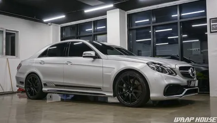 벤츠 E63 AMG 사틴 화이트 알루미늄(사틴실버) 전체랩핑[김포 카스킨 전문업체][랩하우스] / 김포시 양촌읍
