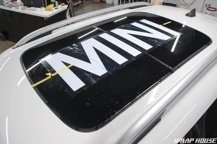 미니 컨트리맨 멜빵 데칼+썬루프 MINI로고 시공[김포+수입차+랩핑+데칼+카스킨+MINI][랩하우스] / 김포시 양촌읍