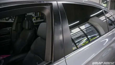BMW 7시리즈(F01) B,C필러 블랙유광 랩핑시공[김포카스킨전문업체][랩하우스] / 김포시 양촌읍