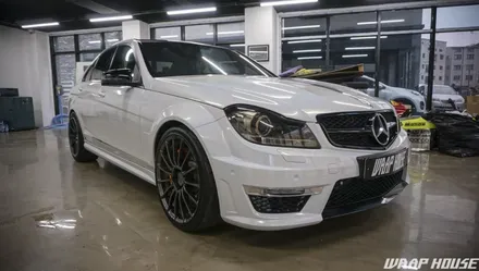 벤츠 C63 AMG 고스트 펄(홀로그램) 전체랩핑+그릴랩핑+커스텀 크롬데칼 시공[김포카스킨전문업체][랩하우스] / 김포시 양촌읍
