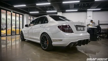 벤츠 C63 AMG 고스트 펄(홀로그램) 전체랩핑+그릴랩핑+커스텀 크롬데칼 시공[김포카스킨전문업체][랩하우스] / 김포시 양촌읍