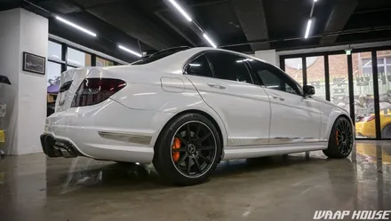 벤츠 C63 AMG 고스트 펄(홀로그램) 전체랩핑+그릴랩핑+커스텀 크롬데칼 시공[김포카스킨전문업체][랩하우스] / 김포시 양촌읍