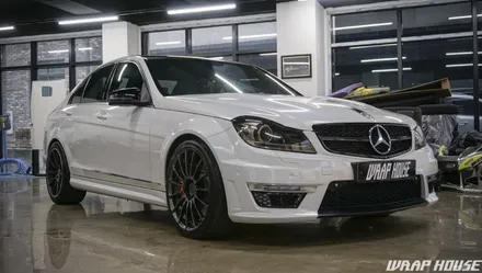 벤츠 C63 AMG 고스트 펄(홀로그램) 전체랩핑+그릴랩핑+커스텀 크롬데칼 시공[김포카스킨전문업체][랩하우스] / 김포시 양촌읍