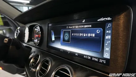 벤츠 E클래스 실내 하이그로시 블랙브러쉬 랩핑시공[김포 실내랩핑 전문점][랩하우스] / 김포시 양촌읍