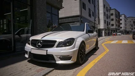 벤츠 C63 AMG 고스트 펄(홀로그램) 전체랩핑+그릴랩핑+커스텀 크롬데칼 시공[김포카스킨전문업체][랩하우스] / 김포시 양촌읍