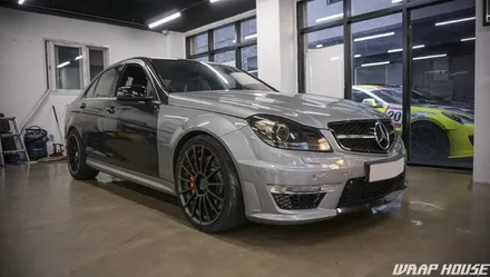 벤츠 C63 AMG 고스트 펄(홀로그램) 전체랩핑+그릴랩핑+커스텀 크롬데칼 시공[김포카스킨전문업체][랩하우스] / 김포시 양촌읍