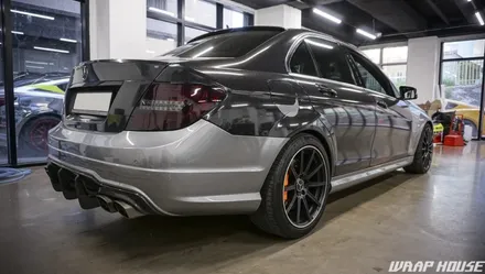 벤츠 C63 AMG 고스트 펄(홀로그램) 전체랩핑+그릴랩핑+커스텀 크롬데칼 시공[김포카스킨전문업체][랩하우스] / 김포시 양촌읍