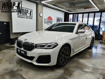 BMW 5시리즈 g30 530i 핸들까지 포함한 실내 카본랩핑 / 경기 고양 덕양