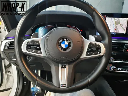 BMW 5시리즈 g30 530i 핸들까지 포함한 실내 카본랩핑 / 경기 고양 덕양