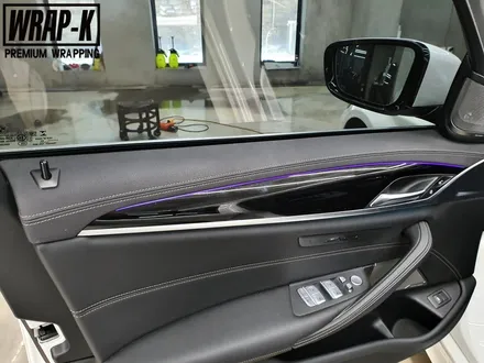 BMW 5시리즈 g30 530i 핸들까지 포함한 실내 카본랩핑 / 경기 고양 덕양