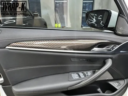 BMW 5시리즈 g30 530i 핸들까지 포함한 실내 카본랩핑 / 경기 고양 덕양