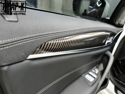BMW 5시리즈 g30 530i 핸들까지 포함한 실내 카본랩핑 / 경기 고양 덕양