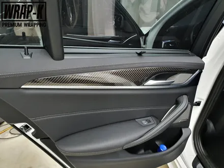 BMW 5시리즈 g30 530i 핸들까지 포함한 실내 카본랩핑 / 경기 고양 덕양